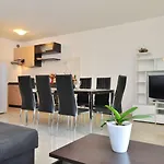 Adriatic Queen & Apartman