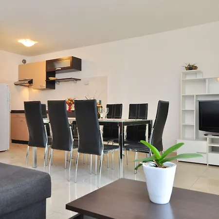 Adriatic Queen & アパート