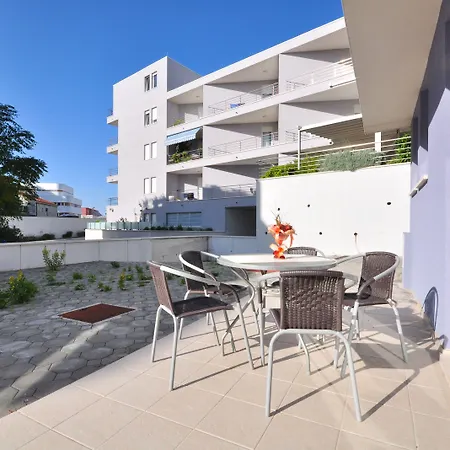 Adriatic Queen & アパート *